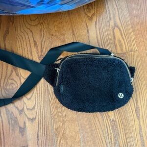 Lululemon Black Sherpa belt bag